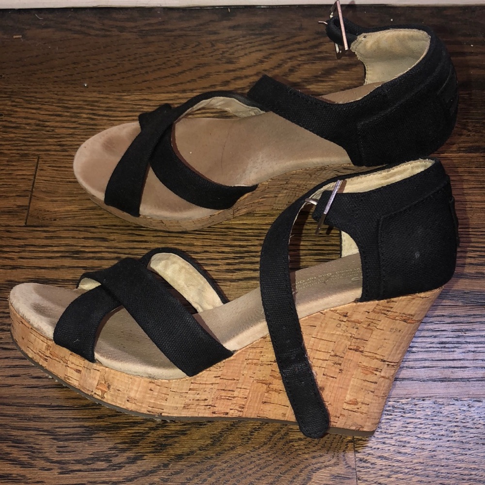 Toms black wedges